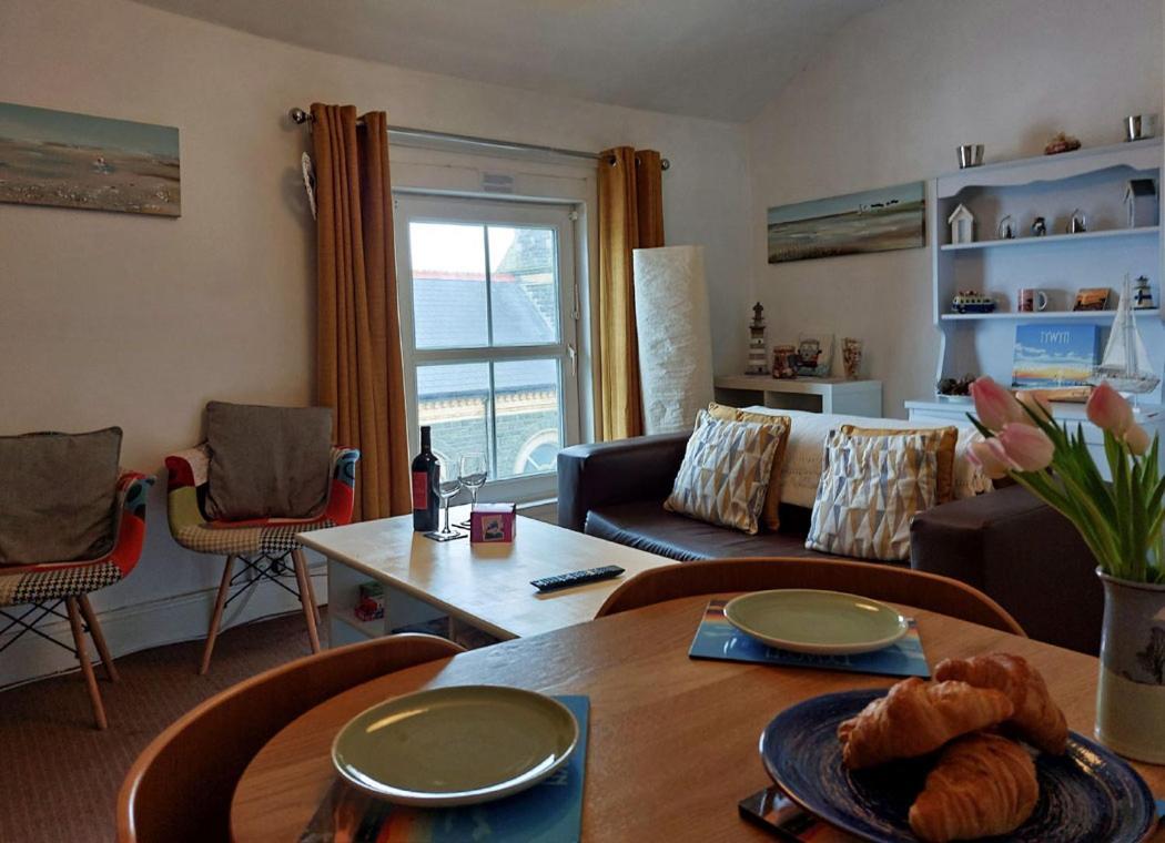 Salt Marsh Apartment Tywyn Eksteriør bilde